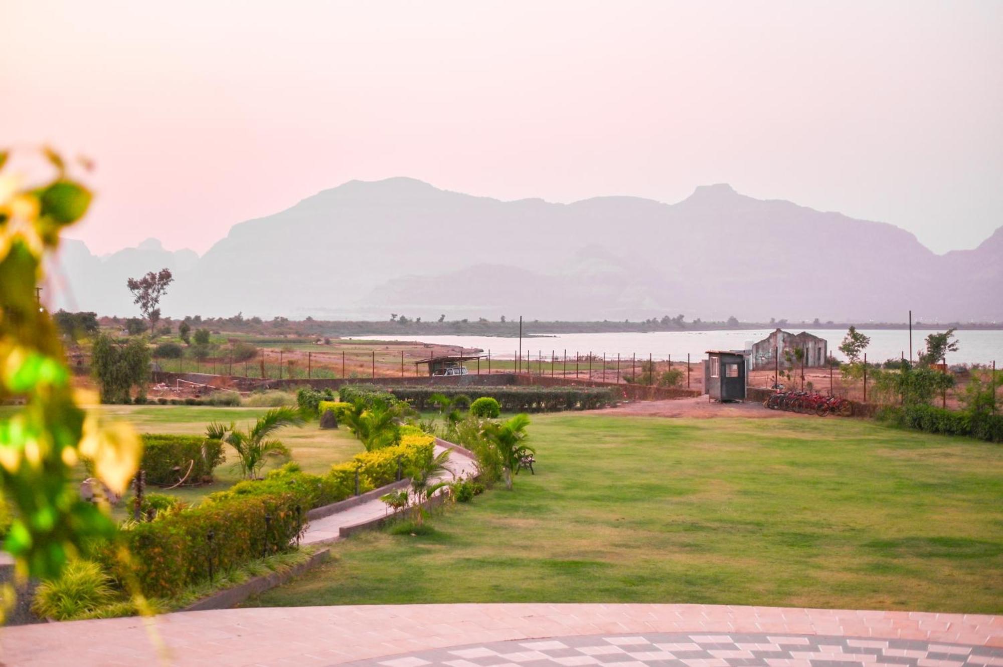 Saj By The Lake, Malshej Ghat Exteriör bild